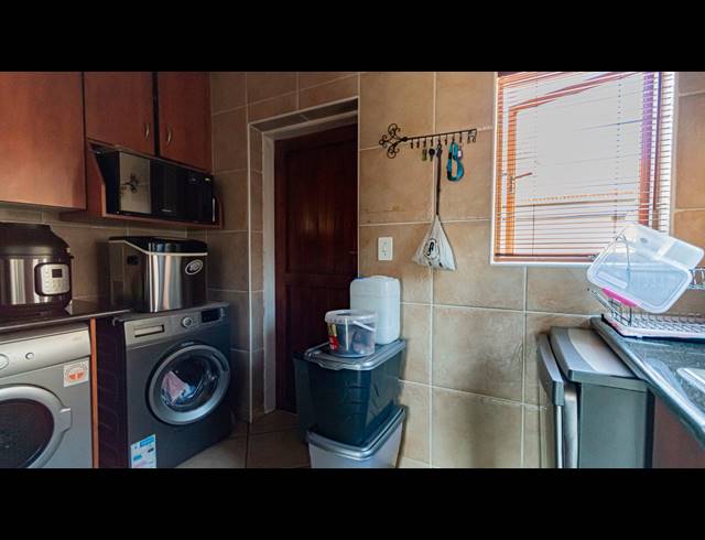 3 BEDROOM SECTIONAL TITLE FOR SALE IN MORELETA PARK